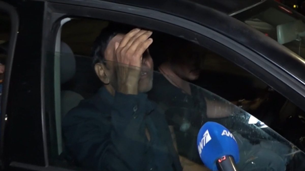 Ο Βασίλης Παϊτέρης στο αυτοκίνητο