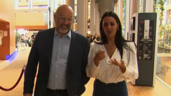 Σάκης Αρναούτογλου