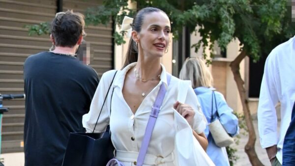 Η Τέα Πρελεβιτς στο κέντρο της Αθήνας