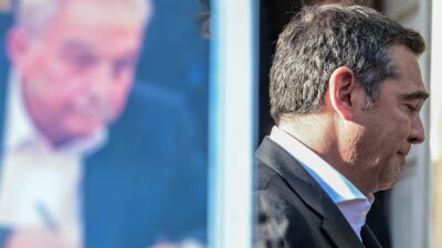 Ο Αλέξης Τσίπρας στην κηδεία του Αλέκου Φλαμπουράρη