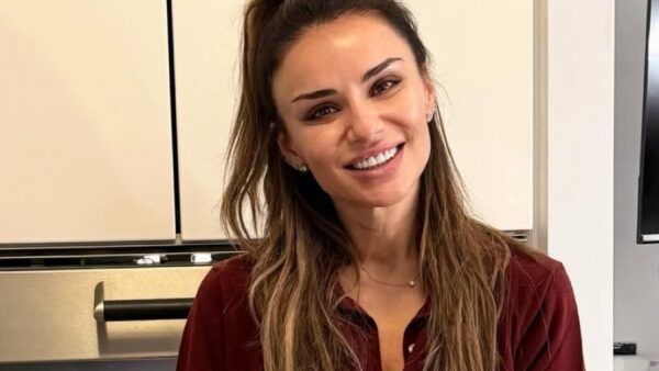 Η Ελένη Τσολάκη φτιάχνει μελομακάρονα