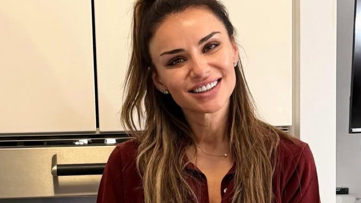 Η Ελένη Τσολάκη φτιάχνει μελομακάρονα