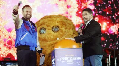 Ο Θέμης Γεωργαντάς και ο Νίκος Χαρδαλιάς στο Χριστουγεννιάτικο χωριό στο Πεδίο του Άρεως