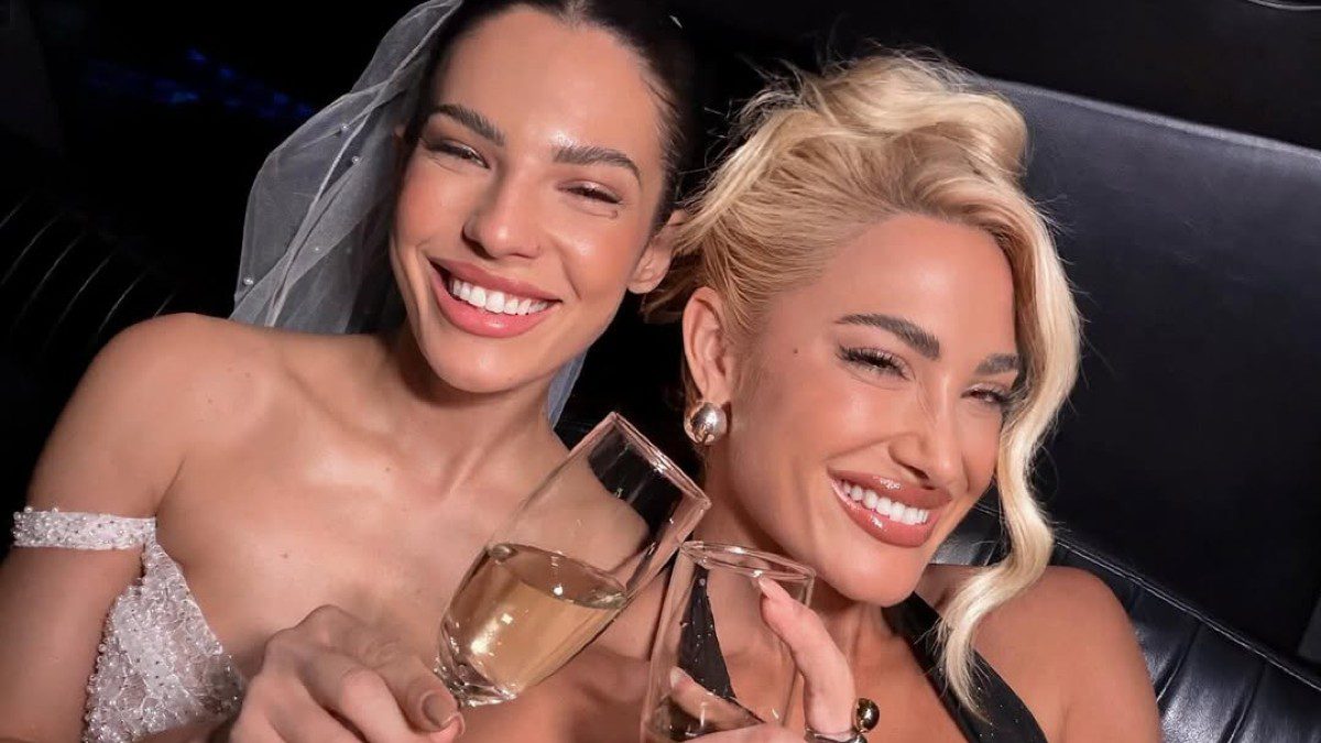 Στέλλα Πάσσαρη, Ιωάννα Τούνη