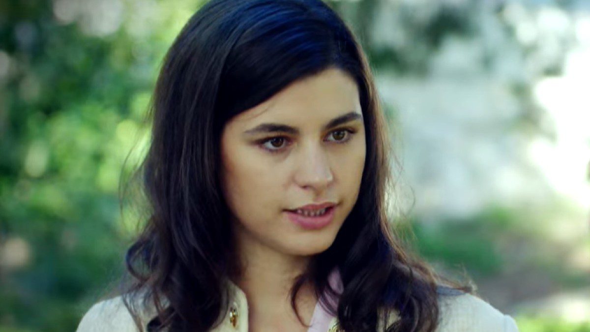 Η Χλόη από την σειρά Άγιος Έρωτας