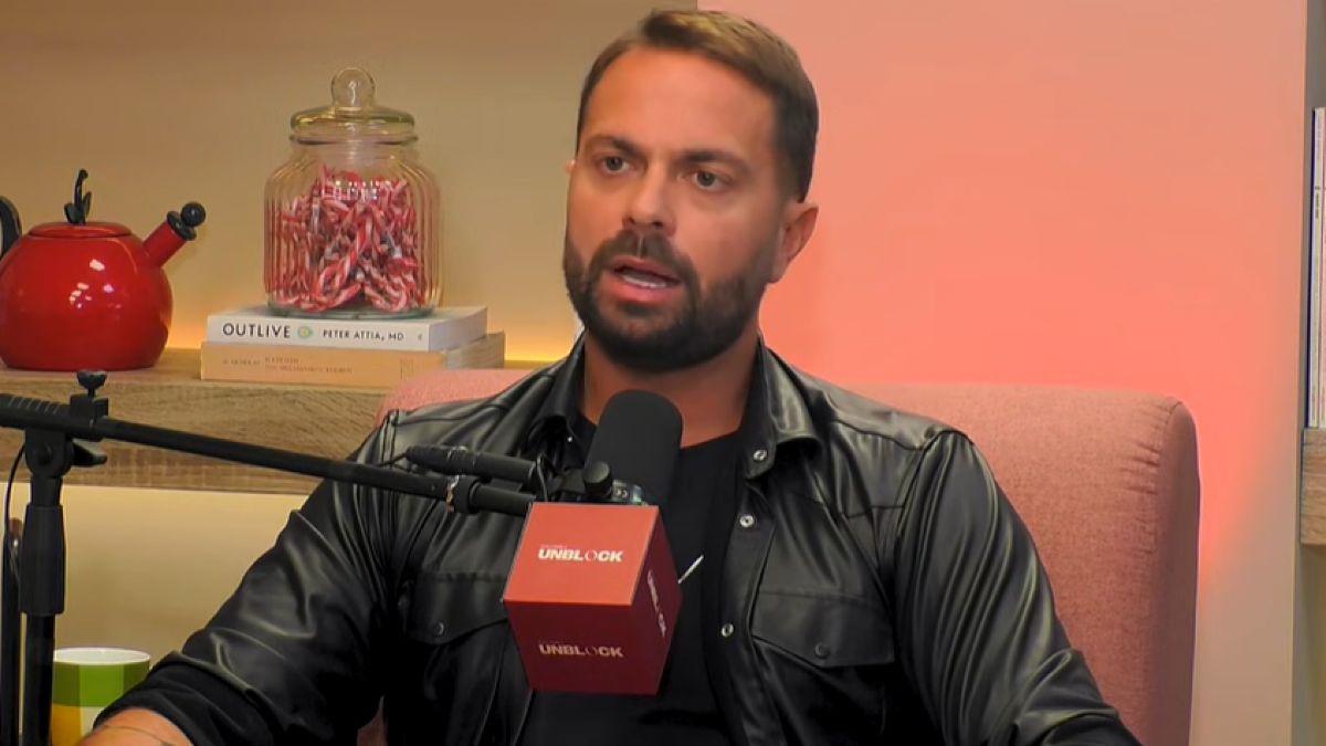 Ο Ηλίας Βρεττός στο Youtube