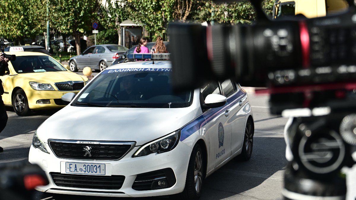 Η άφιξη της Δήμητρας Ματσούκα στα δικαστήρια της πρώην σχολής Ευελπίδων