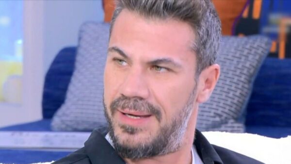 Άκης Πετρετζίκης