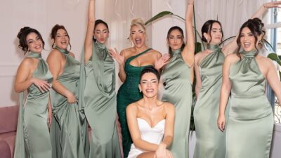 Η Ιωάννα Τούνη και η Στέλα Πάσσαρη νύφη, με τις παράνυμφες