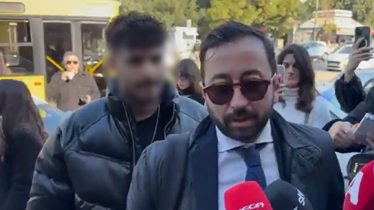 O 21χρονος που κατηγορεί τον Γιώργο Μαζωνάκη για ασέλγεια