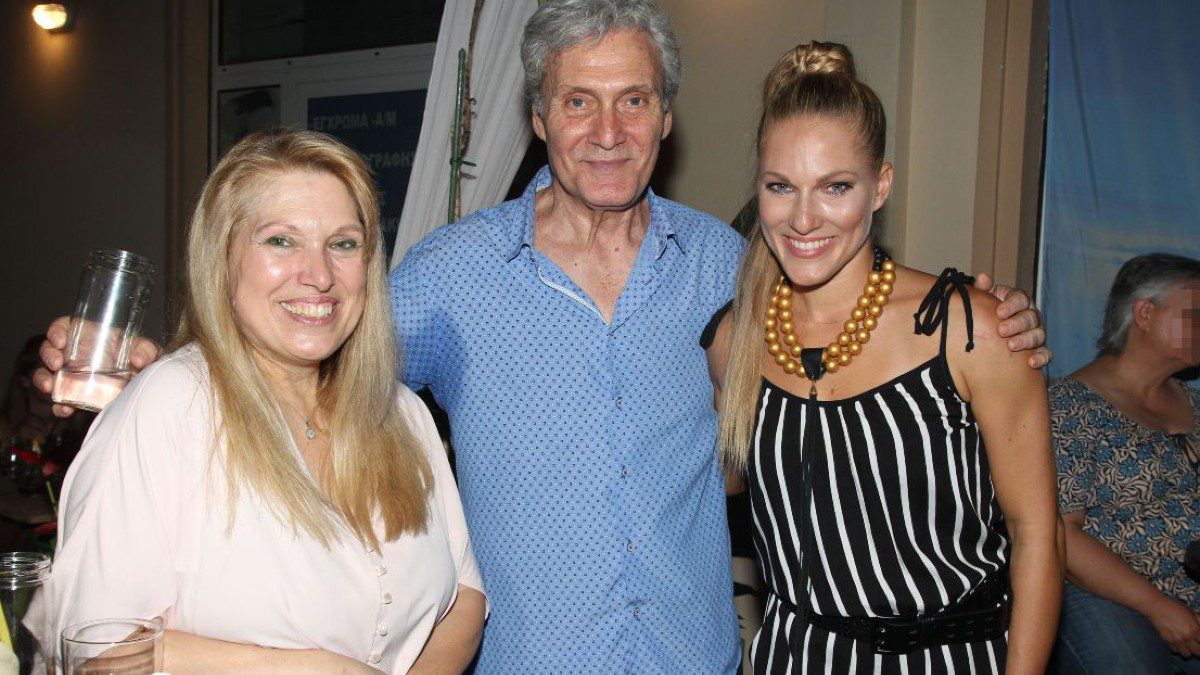 Ο Αλμπέρτο Εσκενάζη με τη σύζυγο και την κόρη του