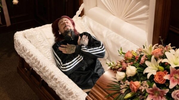 Sin Boy σε φέρετρο