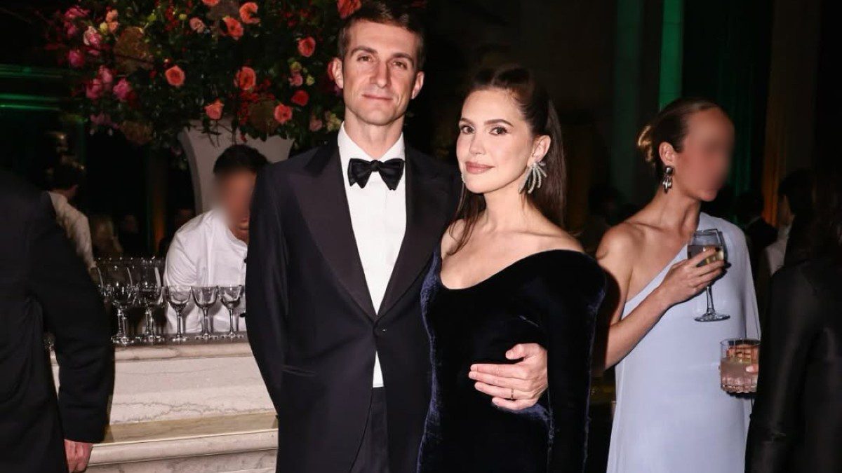 Σταύρος Νιάρχος, Ντάσα Ζούκοβα