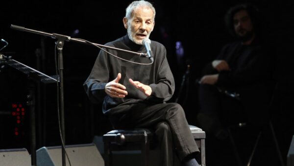 Σταύρος Ξαρχάκος