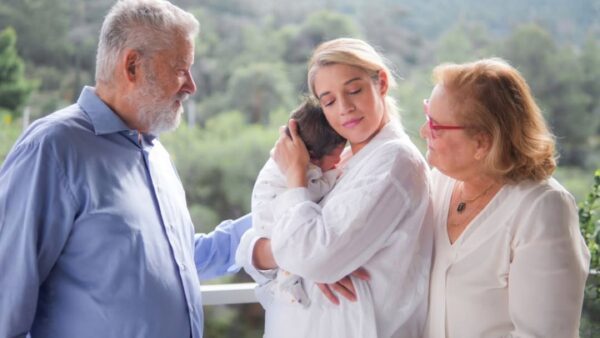 Η Τζένη Θεωνά με τους γονείς της