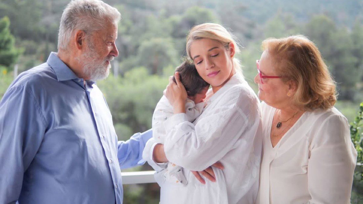 Η Τζένη Θεωνά με τους γονείς της