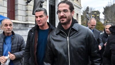 Ο Άρης Μουγκοπέτρος έξω από τον Εισαγγελέα