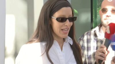 Η Μαρίνα Σάττι έξω από το νοσοκομείο