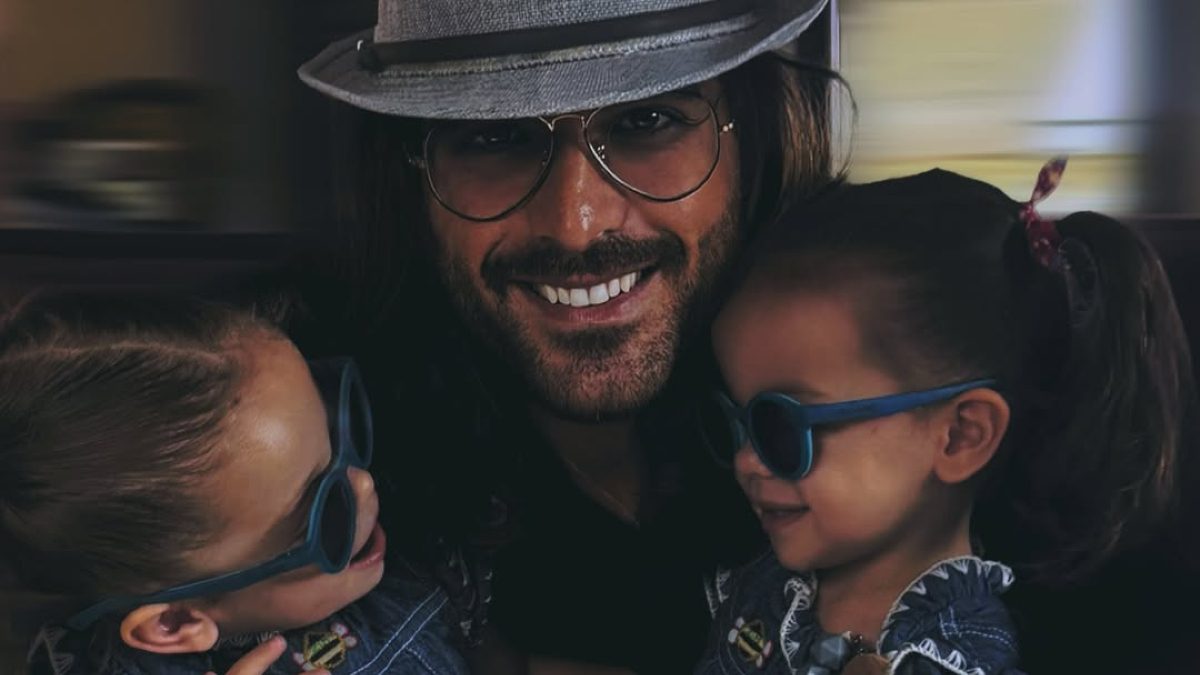 Ο Άρης Μουγκοπέτρος και οι κόρες του