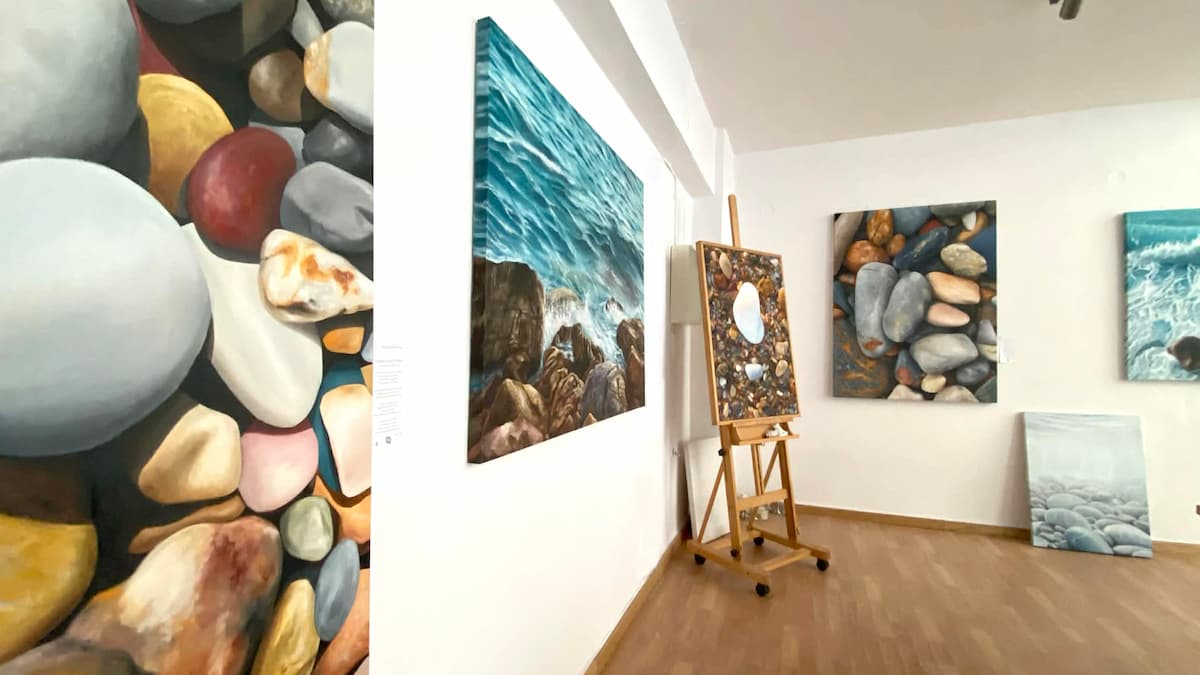 Εορταστικό open studio από τη Giota Vorgia με έκθεση έργων και δράση κοινωνικής προσφοράς