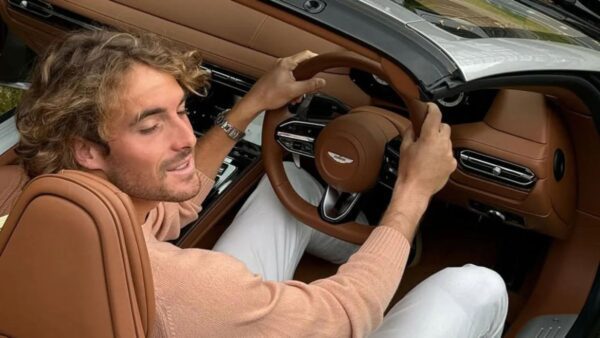 τσιτσιπας αμαξι