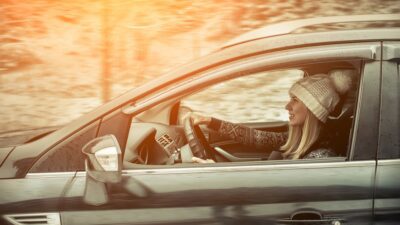 οδήγηση αυτοκινήτου από γυναίκα