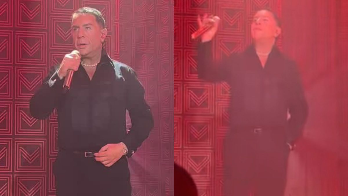 Ο Γιώργος Μαζωνάκης κάνει νόημα στη σκηνή