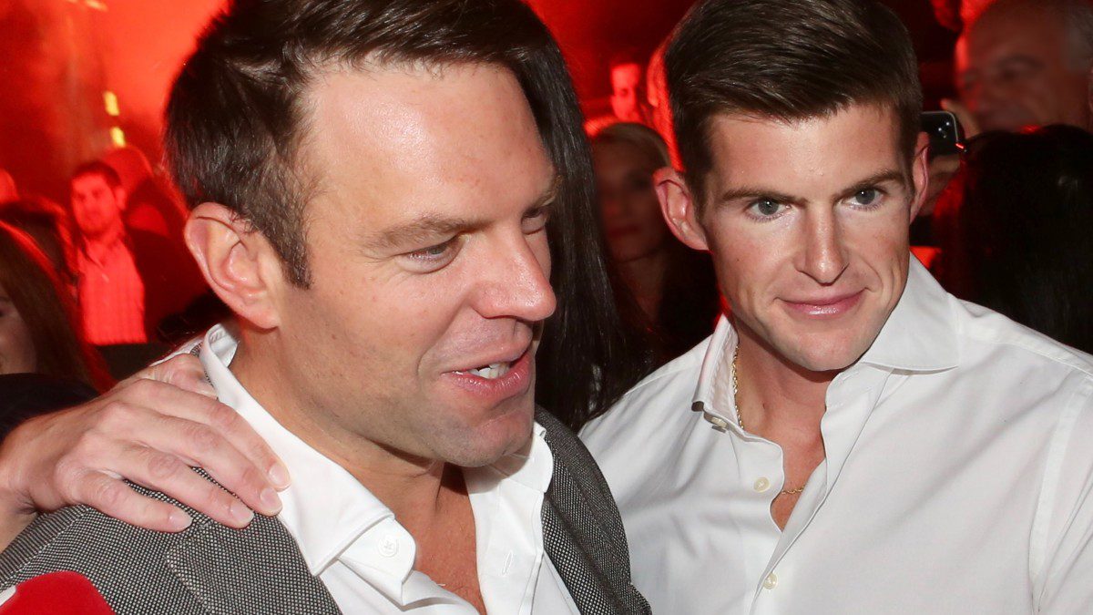 Στέφανος Κασσελάκης, Τάιλερ ΜακΜπέθ