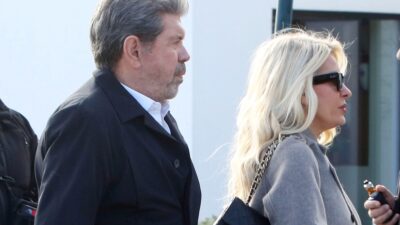 Ο Γιάννης Λάτσιος και η Ελένη Μενεγάκη στη κηδεία του Γιώργου Παπαδάκη