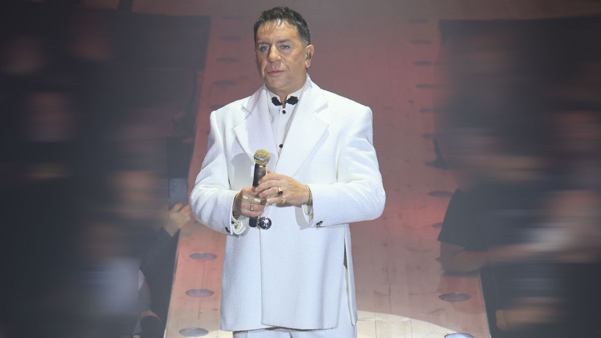 Ο Γιώργος Μαζωνάκης σε εμφάνισή του