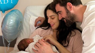 Ο Νίκος Πολυδερόπουλος με τη σύντροφό του και τον γιο τους