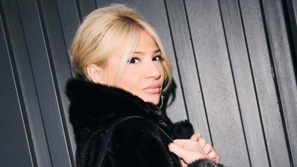 Η Φαίη Σκορδά με γούνα