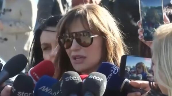 Η Βίκυ Χατζηβασιλείου στο Action 24