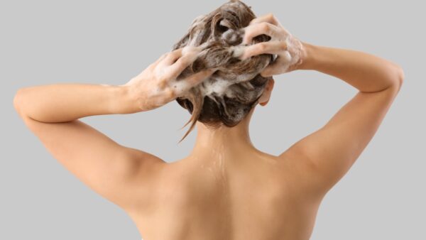 Λούσιμο γυναίκας