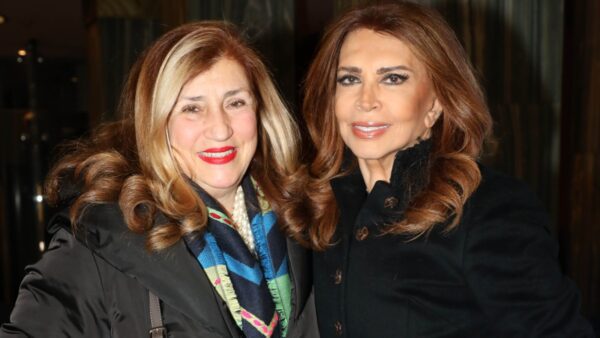 Η Μιμή Ντενίση με την αδερφή της, Σοφία