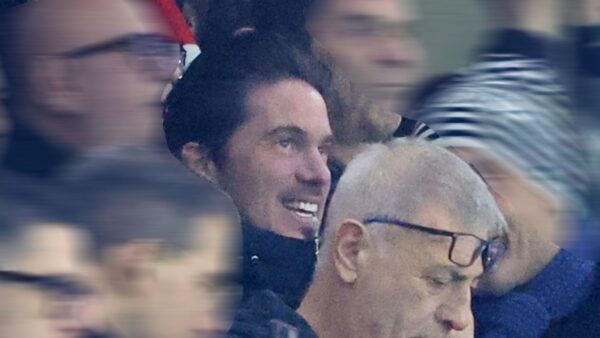 Ο Νίκος Οικονομόπουλος στο γήπεδο