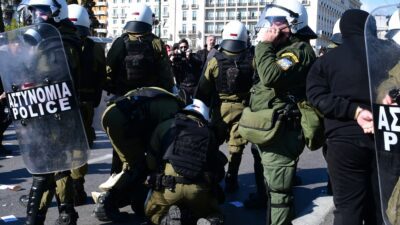 Επεισόδια στο συλλαλητήριο για τα Τέμπη