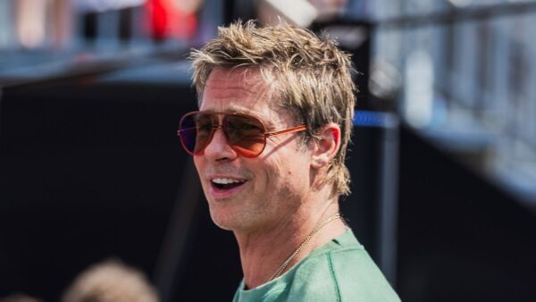 Μπραντ Πιτ: Έφτασε στην Ύδρα με την 33χρονη κούκλα σύντροφό του, Ινές Ντε Ραμόν (Φωτογραφίες)