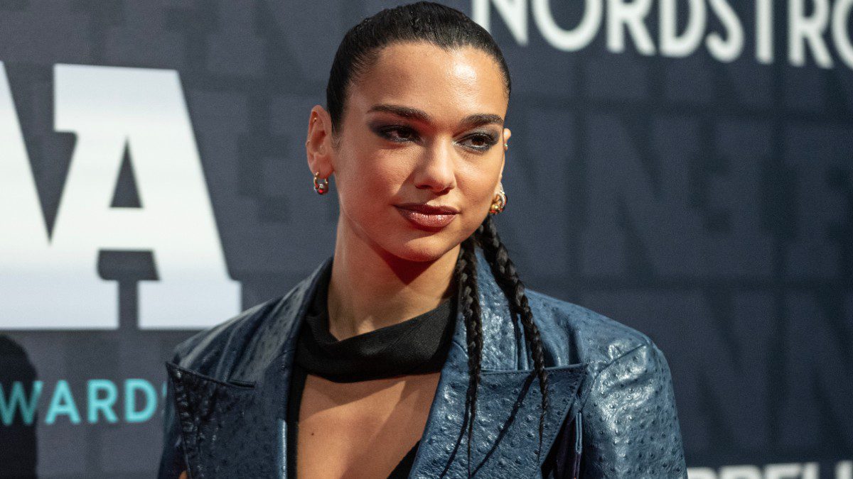 Η Dua Lipa σε έξοδό της