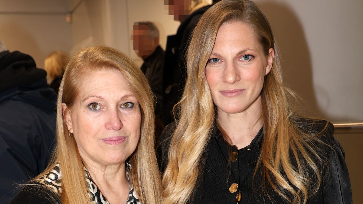 Μαίρη Εσκενάζη - Σάρα Εσκενάζη