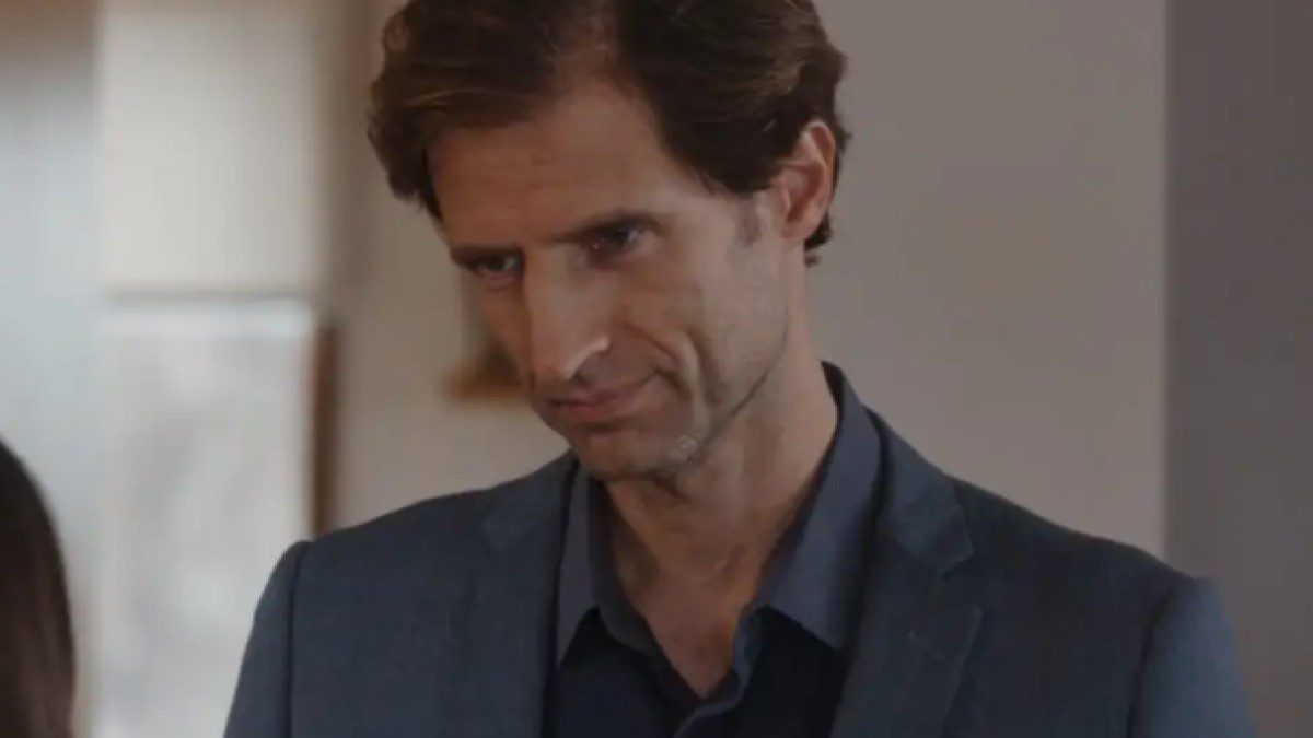 Ο Κωνσταντίνος από την σειρά Η γη της ελιάς