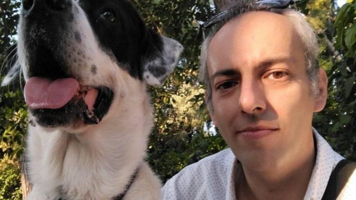 Ο Μάνος Καραβασίλης στο Facebook