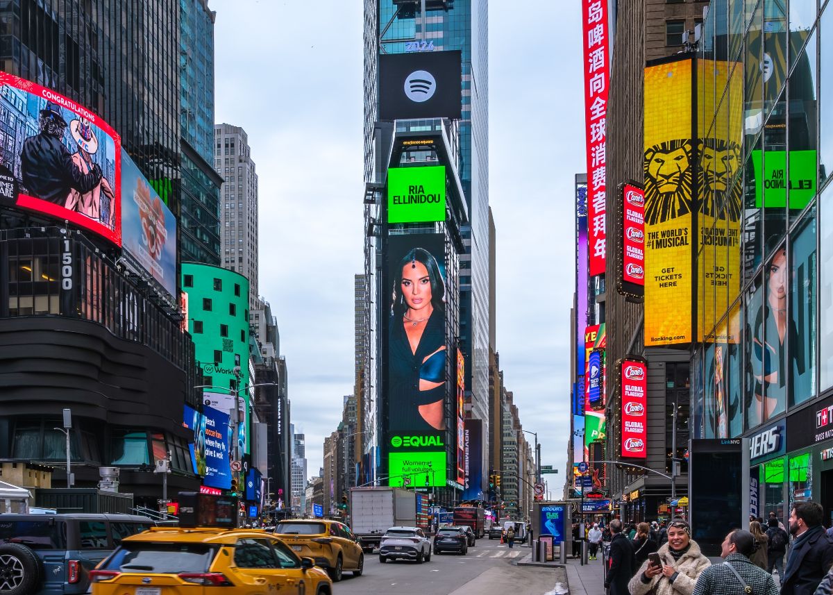 Ρία Ελληνίδου: Φιγουράρει στην Times Square της Νέας Υόρκης