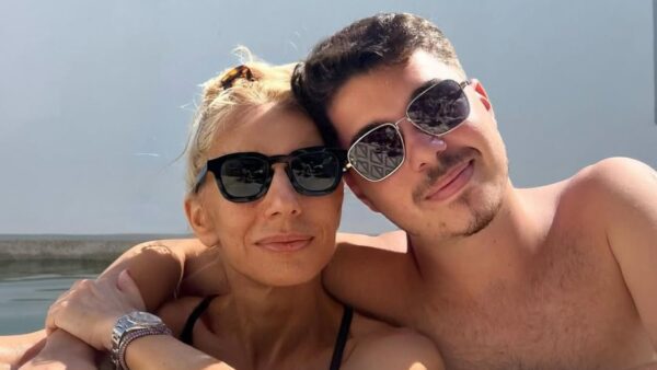 Η Έλενα Τσαβαλιά με τον γιο της