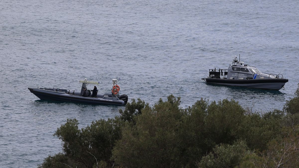 Επιχείρηση ανάσυρσης δύτη στα Λιμανάκια Βουλιαγμένης