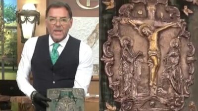 Ο Γιώργος Τσαγκαράκης με το Ευαγγέλιο του 1745