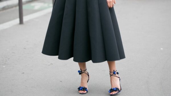 Πεντικιούρ χρώμα σε κοπέλα