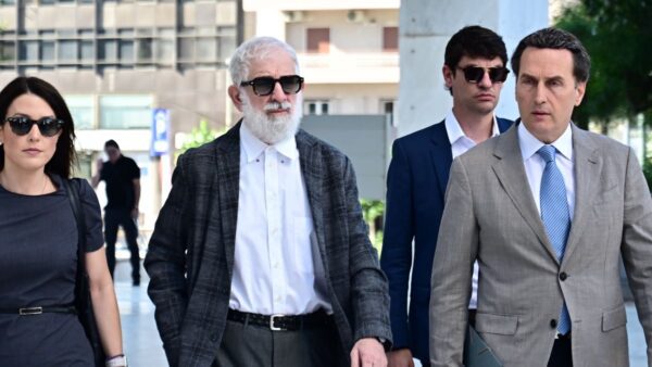 Πέτρος Φιλιππίδης